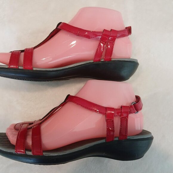 CLARKS COLLECTION RED PATIENT LEATHER SANDALS - Picture 2 of 5